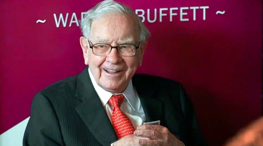 Warren Buffett: The World's Greatest Investor and Founder of Berkshire Hathaway